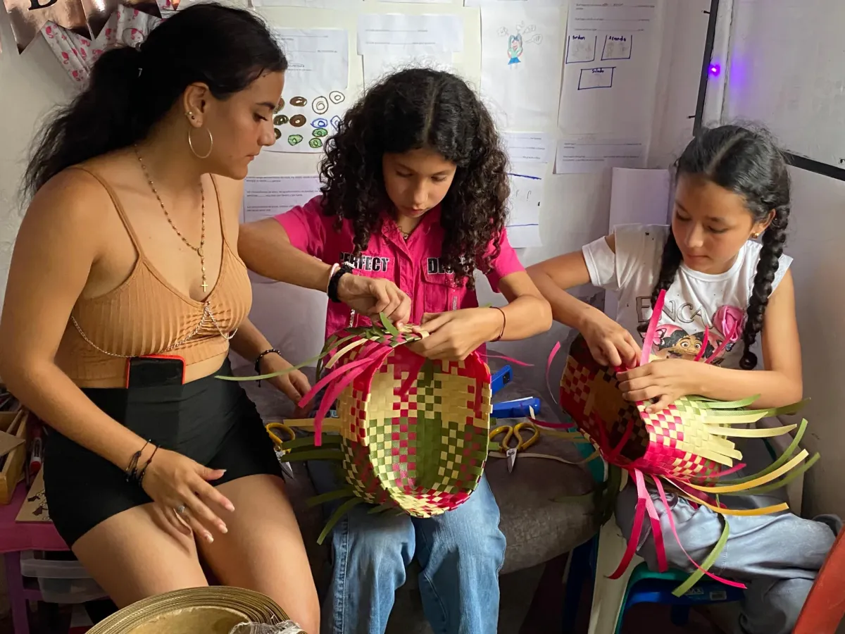 Se enseña de generación en generación